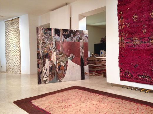 an very subtle Azilal rug in the background, a double sided turkmen felt on the floor, a deep purple Beni Mguild rug on the right wall + a painting by Michael Fanta in the center