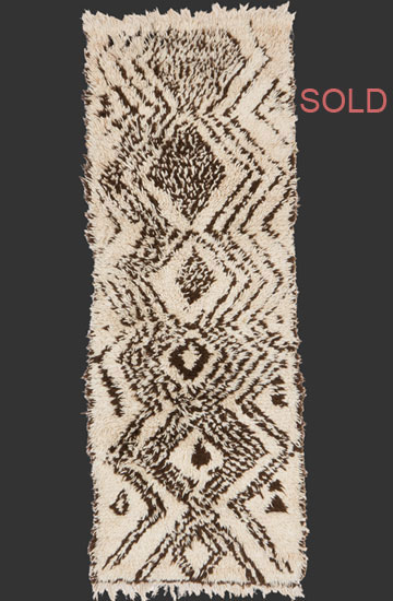 TM 2344, small size pile rug from the mid Moulouya valley, Morocco, 2000s, ca. 205 x 75 cm (6' 9'' x 2' 6''), high resolution image + price on request