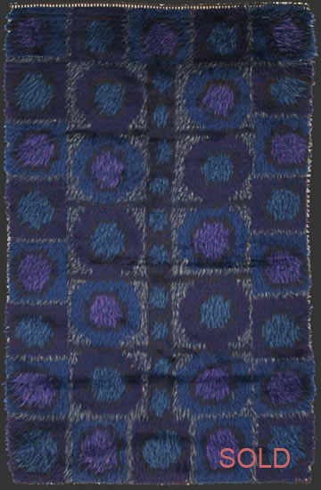 TA 043, modernist rya rug, anonymous, hand-made, Scandinavian, probably Sweden, 1950/60ies, ca. 135 x 85 cm (4' 6'' x 2' 10''), p.o.a.
	
							
