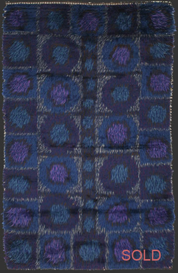 TA 043, modernist rya rug, anonymous, hand-made, Scandinavian, probably Sweden, 1950/60ies, ca. 135 x 85 cm (4' 6'' x 2' 10''), p.o.a.
	
							
